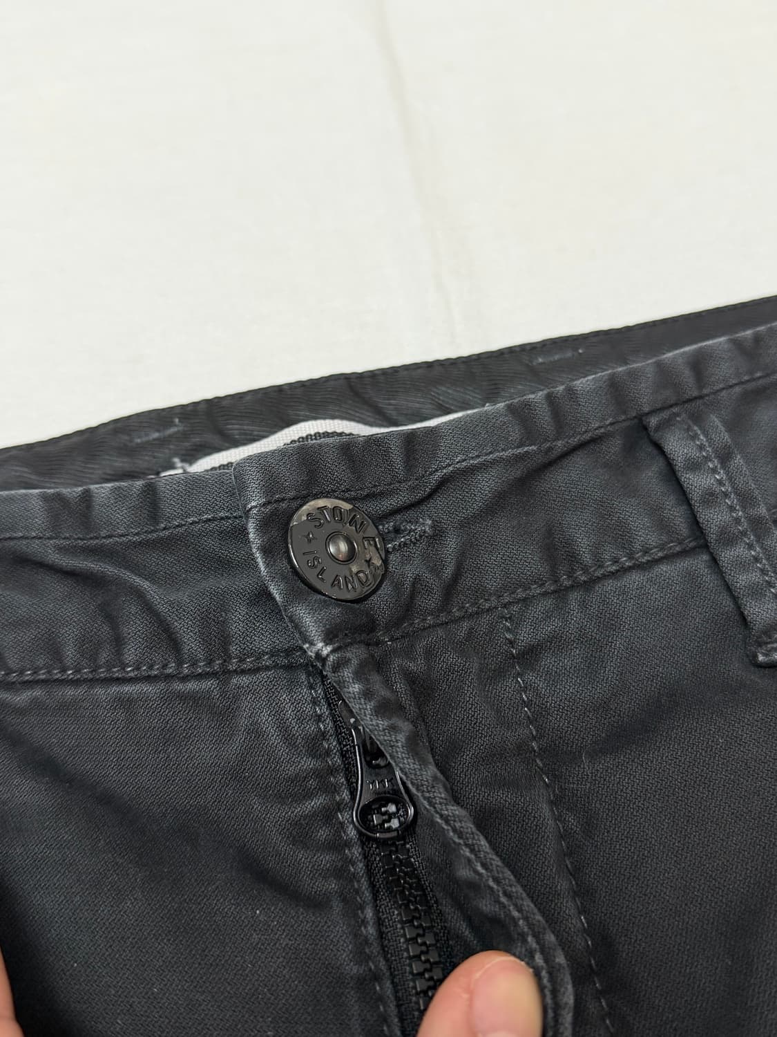 19FW 스톤아일랜드 컴파스 자수 코튼 팬츠 블랙 상품이미지4