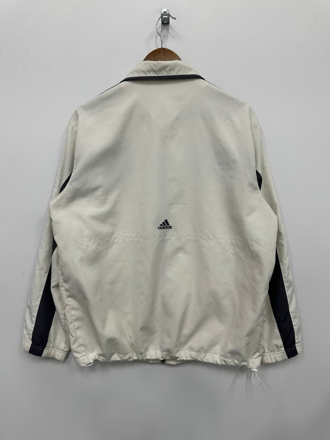 아디다스 화이트 마샬아츠 바람막이  상품이미지4