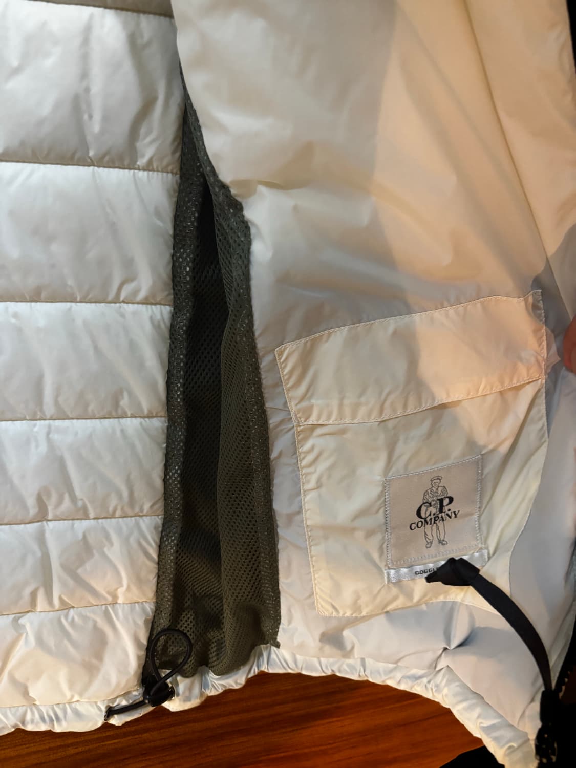 Cp컴퍼니 고글 경량패딩 상품이미지4