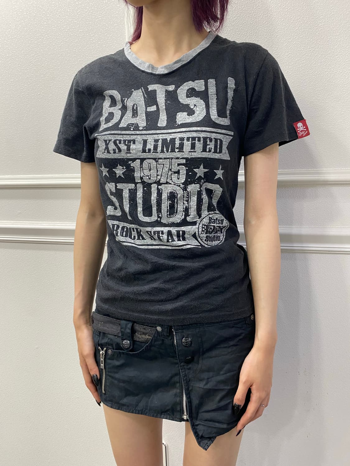 [BA-TSU] Y2K Lettering Slim fit Top 상품이미지1