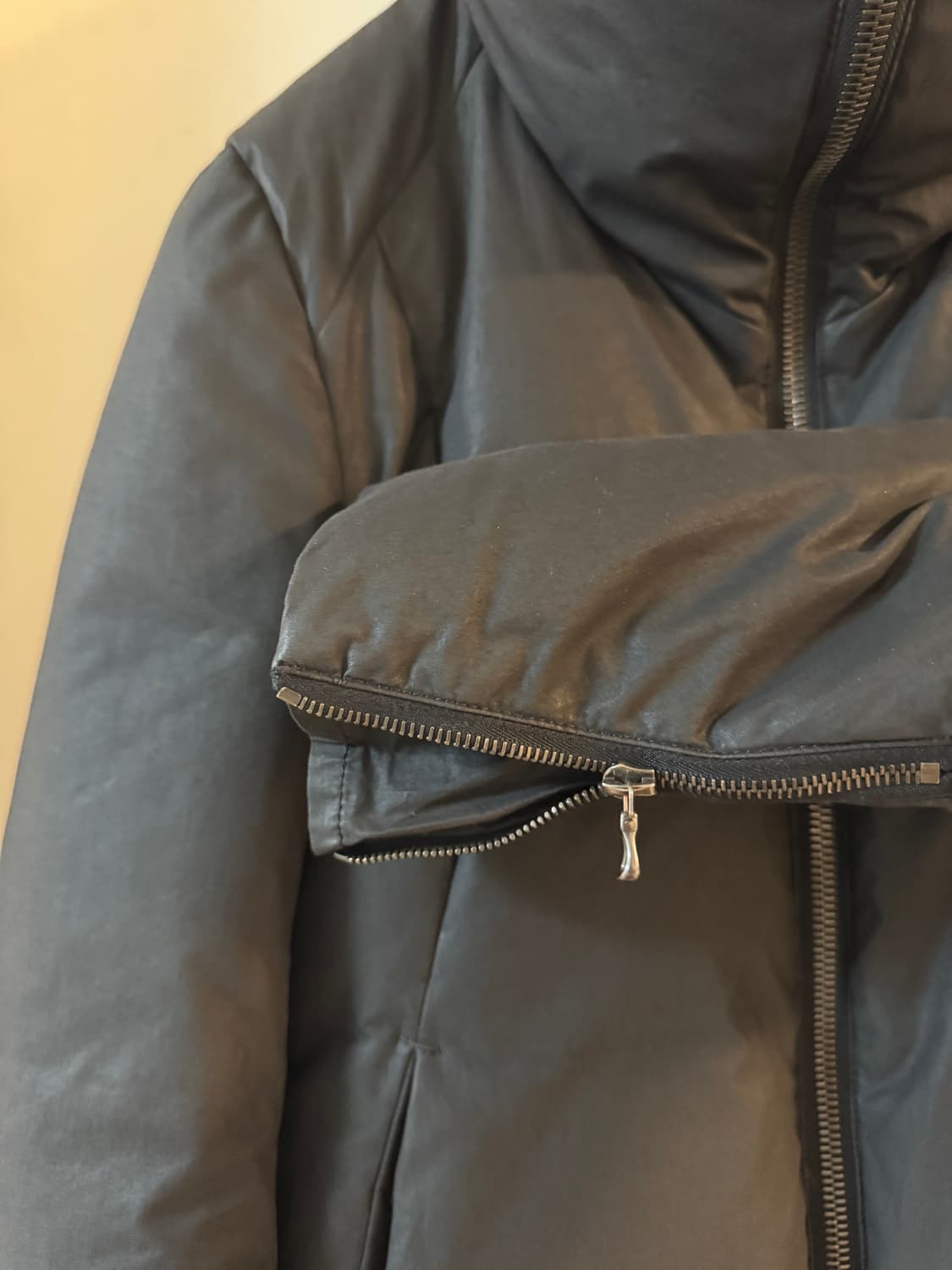 카즈유키쿠마가이 절개 패딩 자켓 상품이미지4