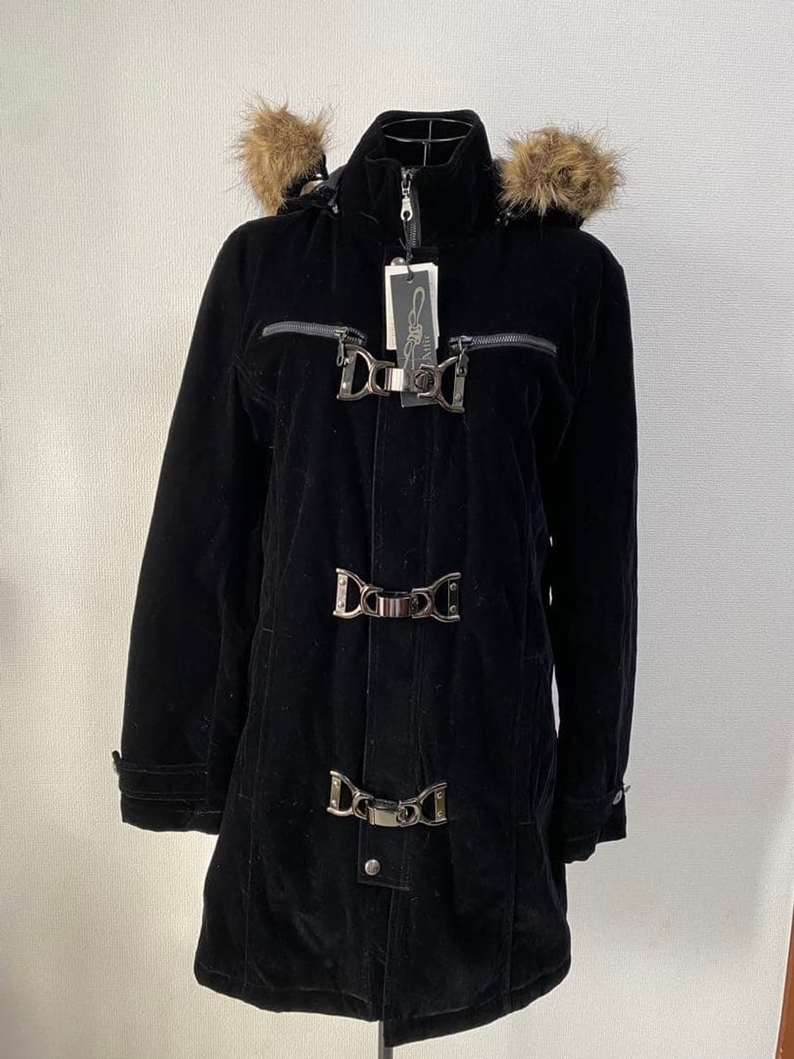 in the attic 퍼 후드 버클 자켓 상품이미지1