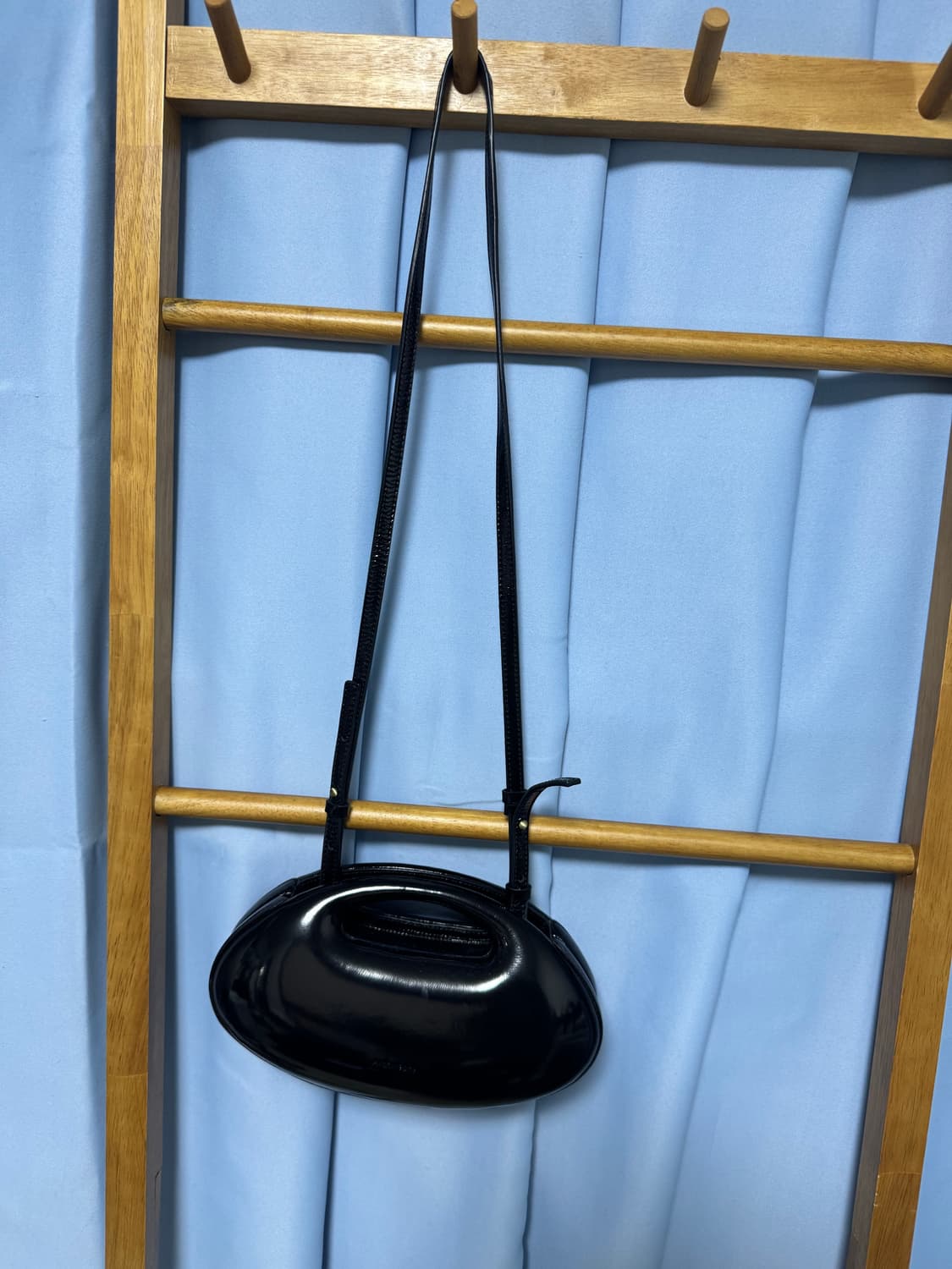 아카이브앱크 하프 베이글 백 블랙 유광 미니백 상품이미지4