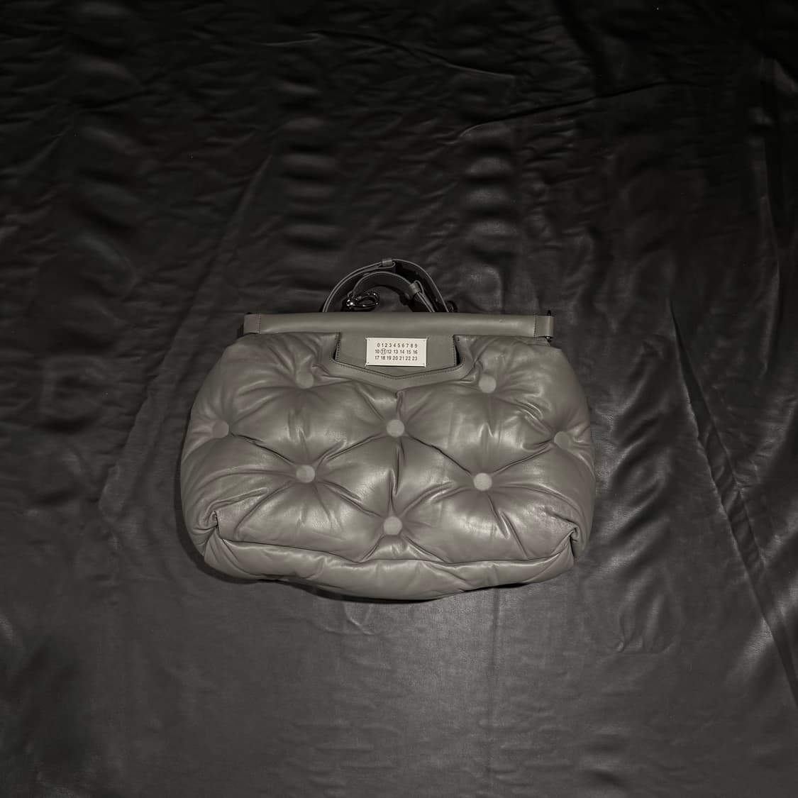 메종 마르지엘라 글램 슬램 미디움 레더 숄더백 그레이 상품이미지2