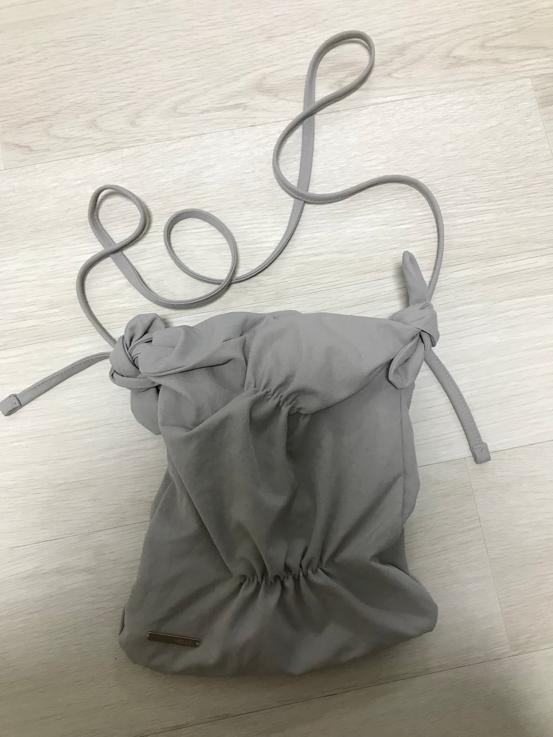 미세키서울 셔링 미니 크로스백 그레이 상품이미지2