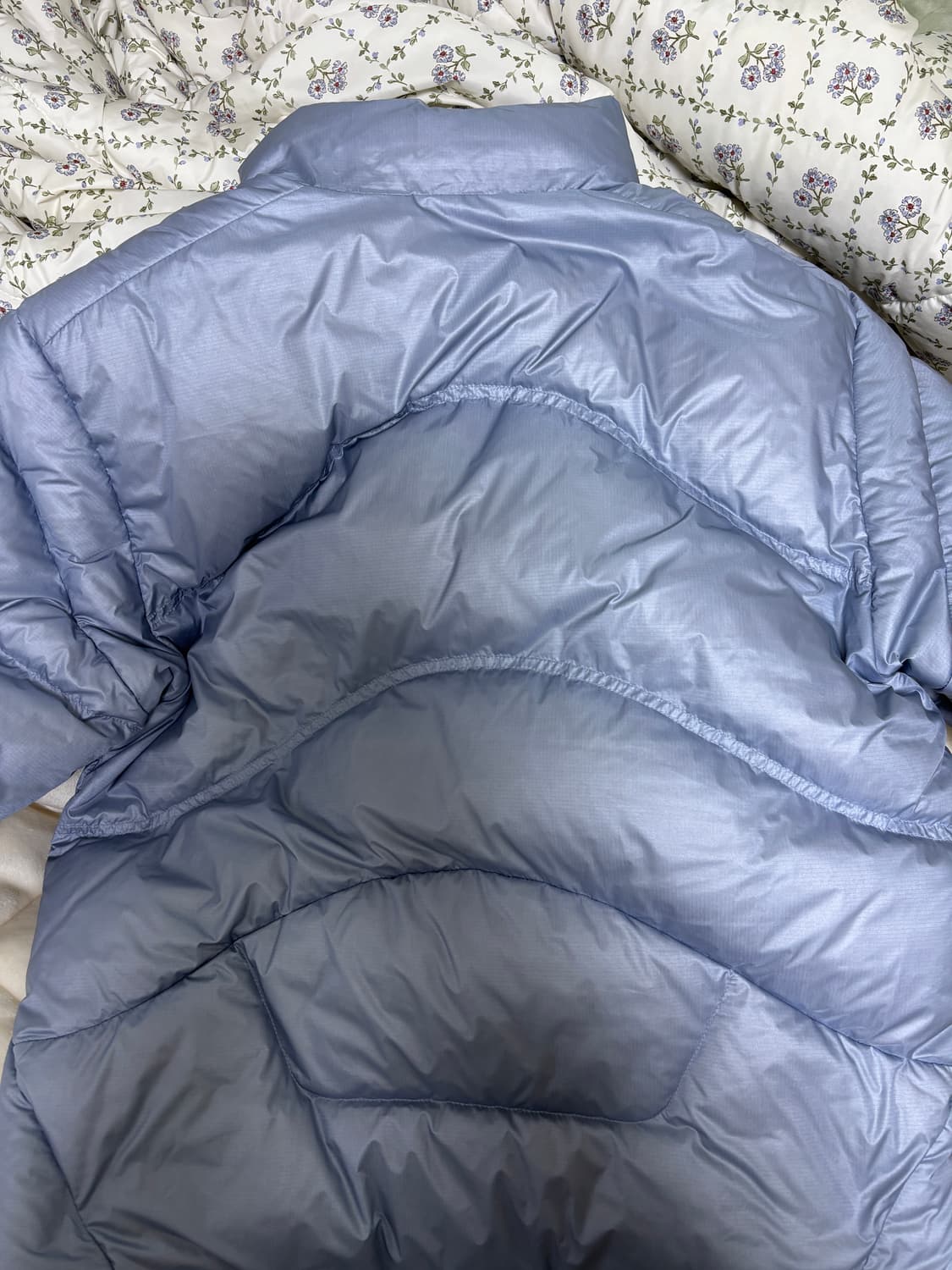 살로몬 컨투어 크롭 다운 패딩 스카이블루 상품이미지2