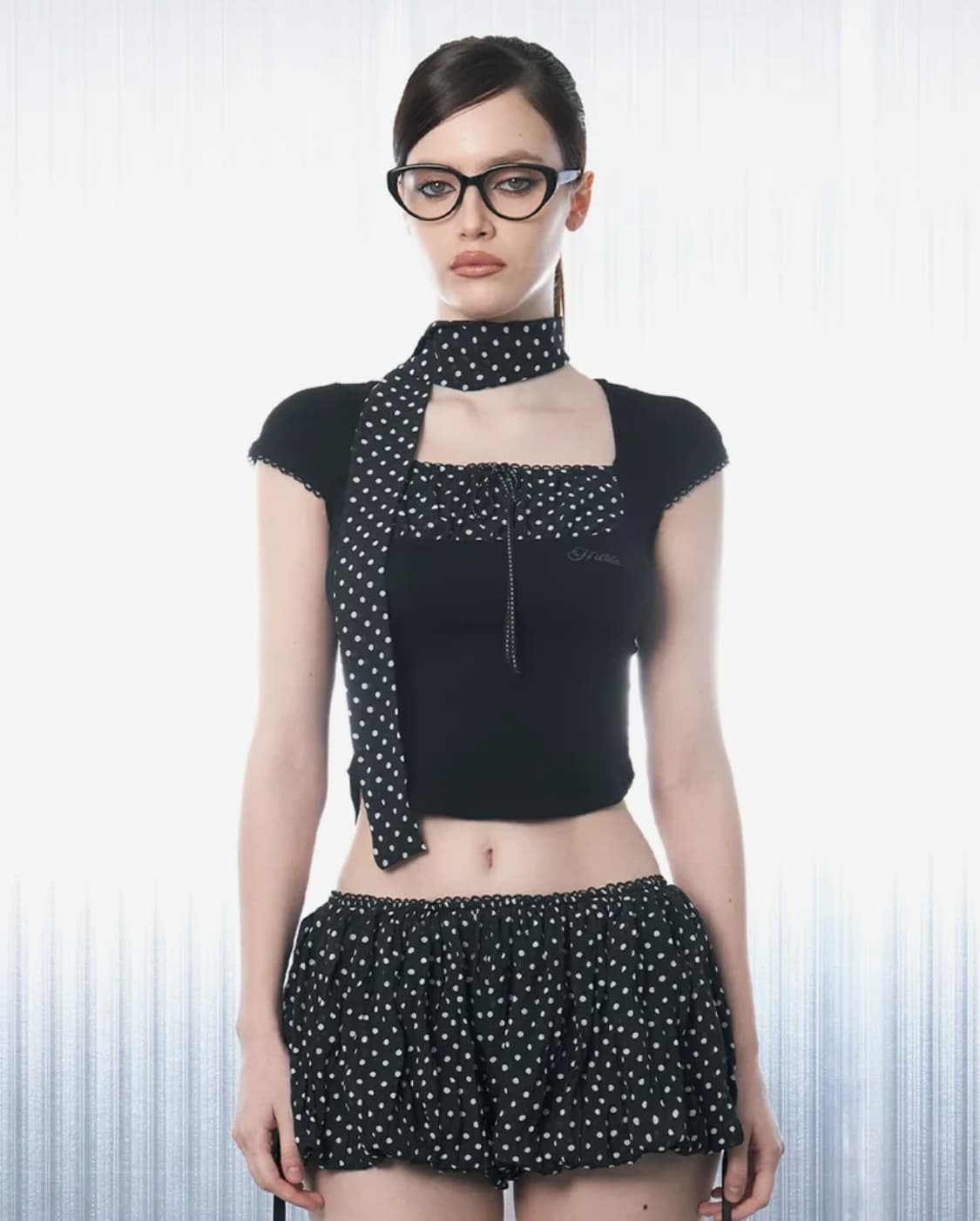 힐다 도트 스퀘어 크롭탑 상품이미지1