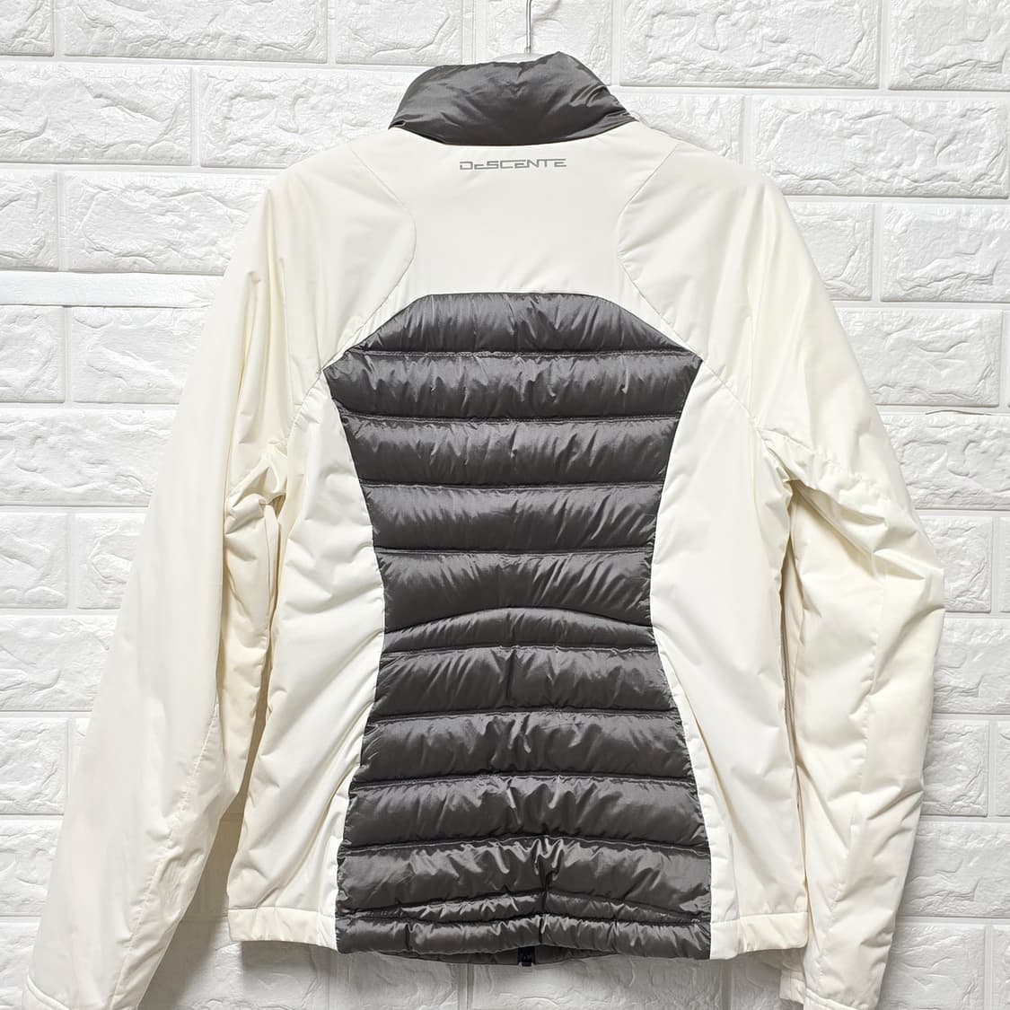 택포// 데상트 여성 골프 다운 방풍 패딩 90 상품이미지4