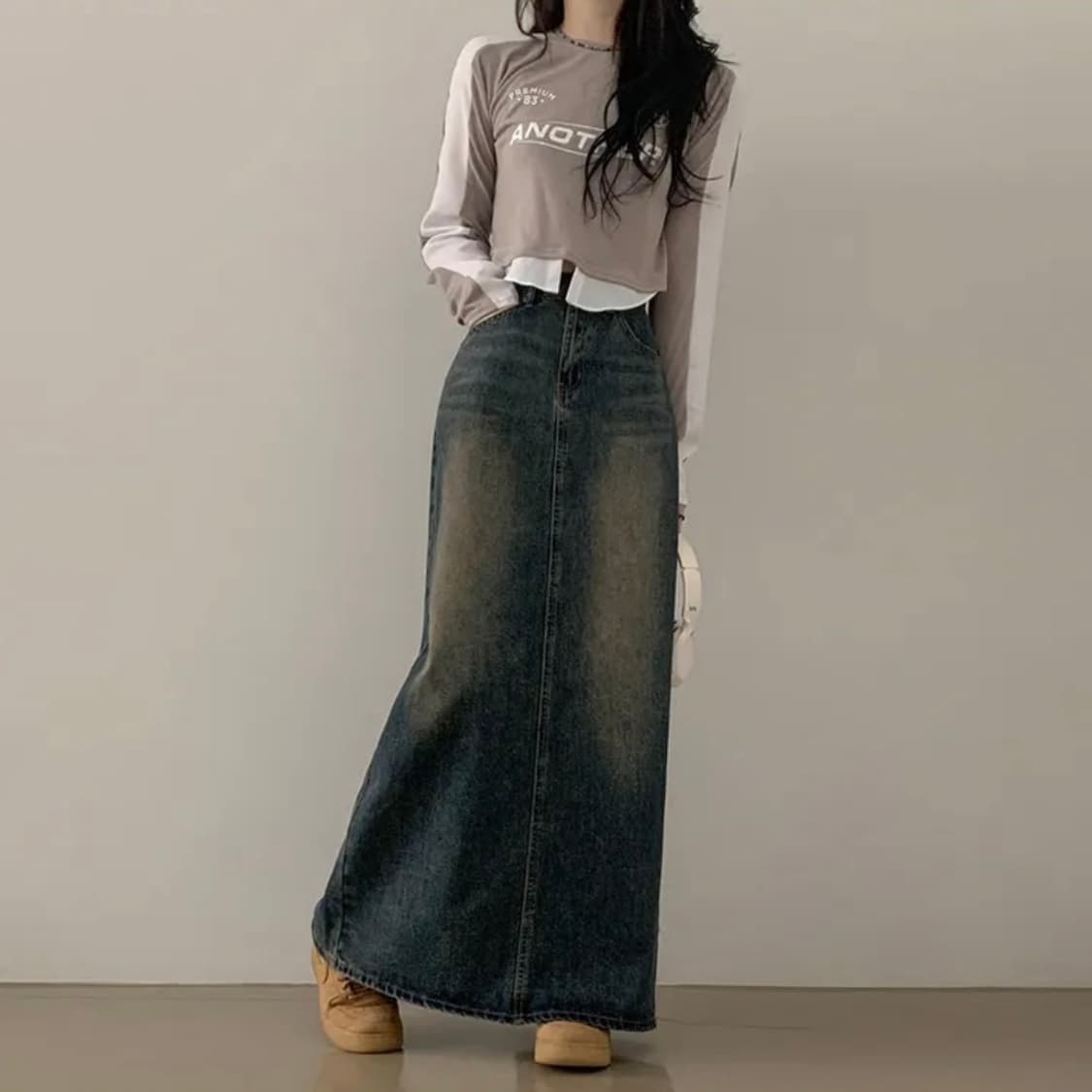 더핑크 H라인 뒷트임 샌드워싱 데님 롱 스커트 상품이미지1