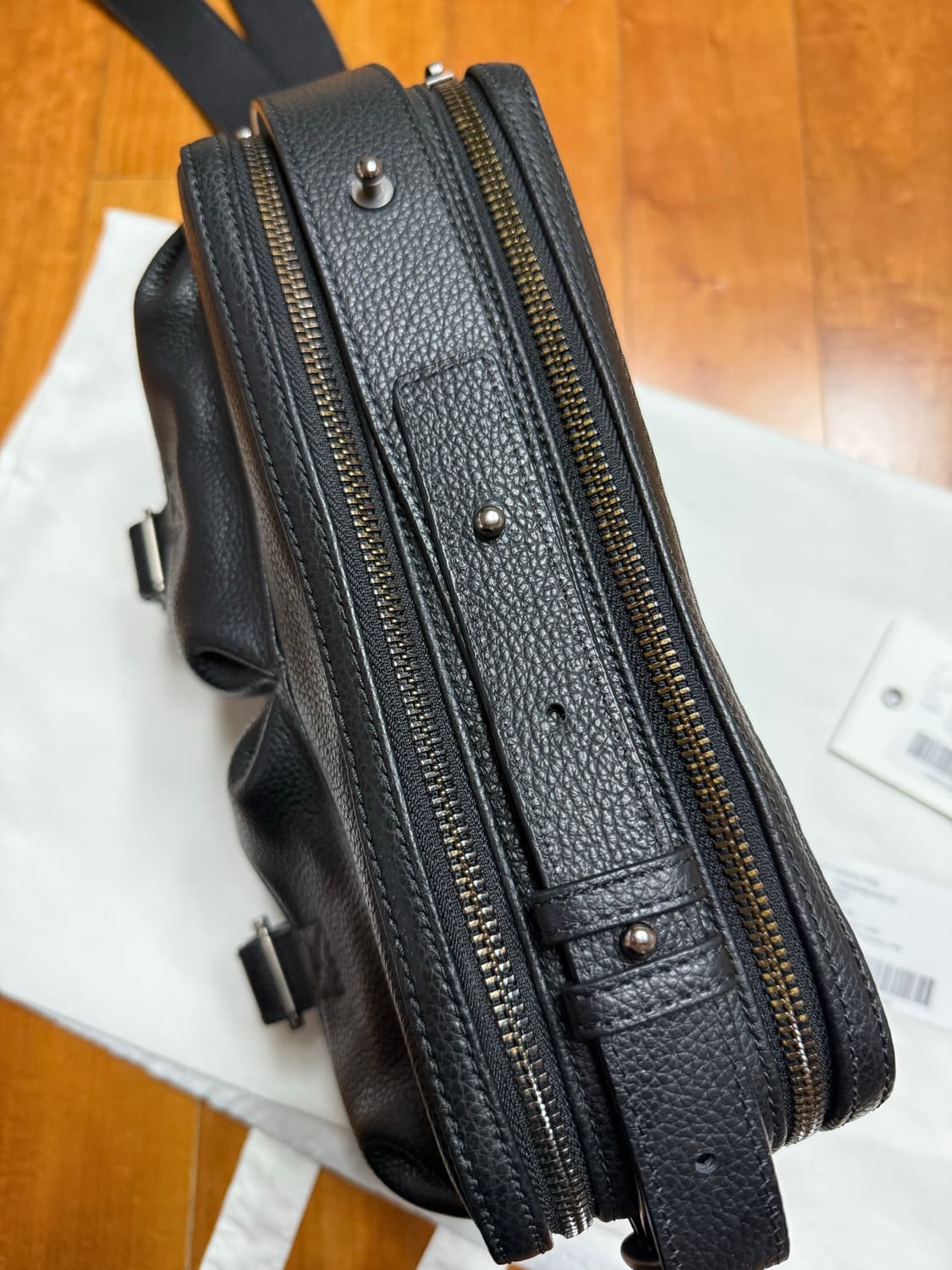 유스 레더 카메라백 블랙 상품이미지2