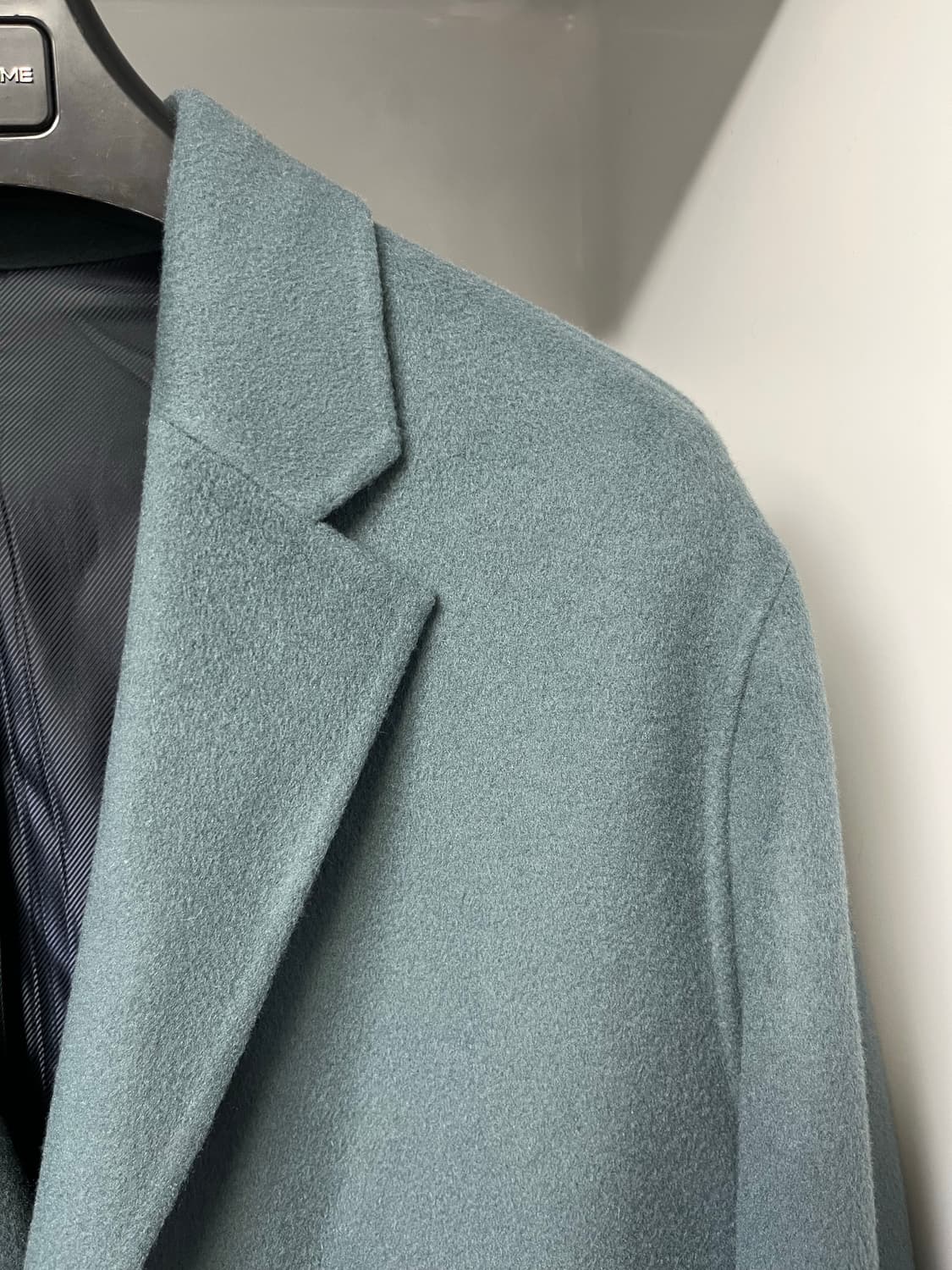 솔리드옴므 블루 세미오버핏 핸드메이드 캐시미어 코트 48사이즈 상품이미지3