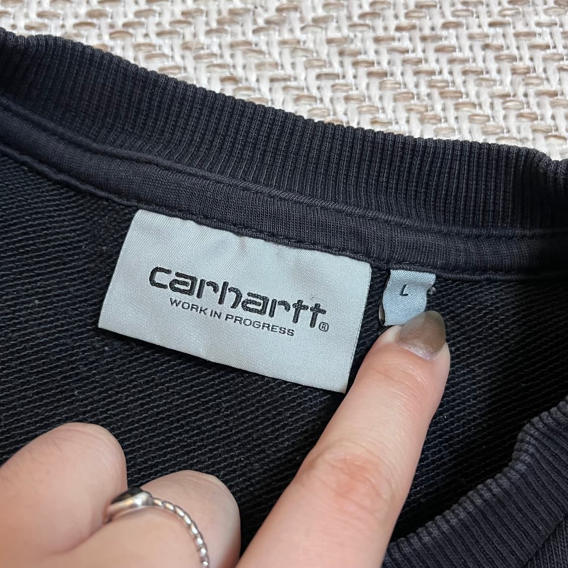 [정품] 칼하트 블랙 화이트자수 맨투맨 [ L ] 상품이미지5