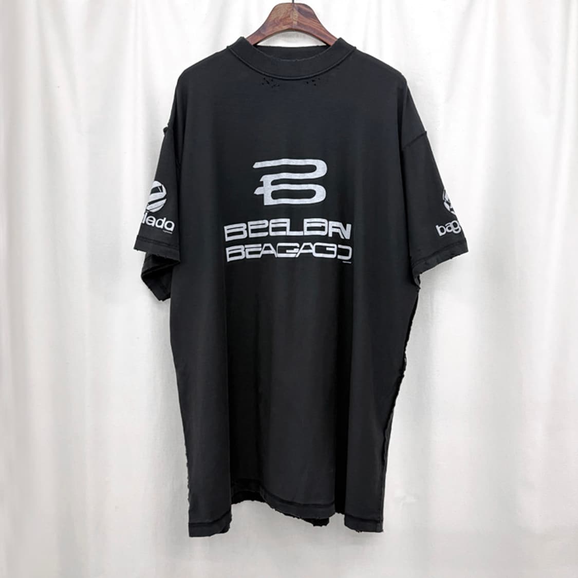 발렌시아가 AI 제너레이티드 인사이드 아웃 반팔티 상품이미지3
