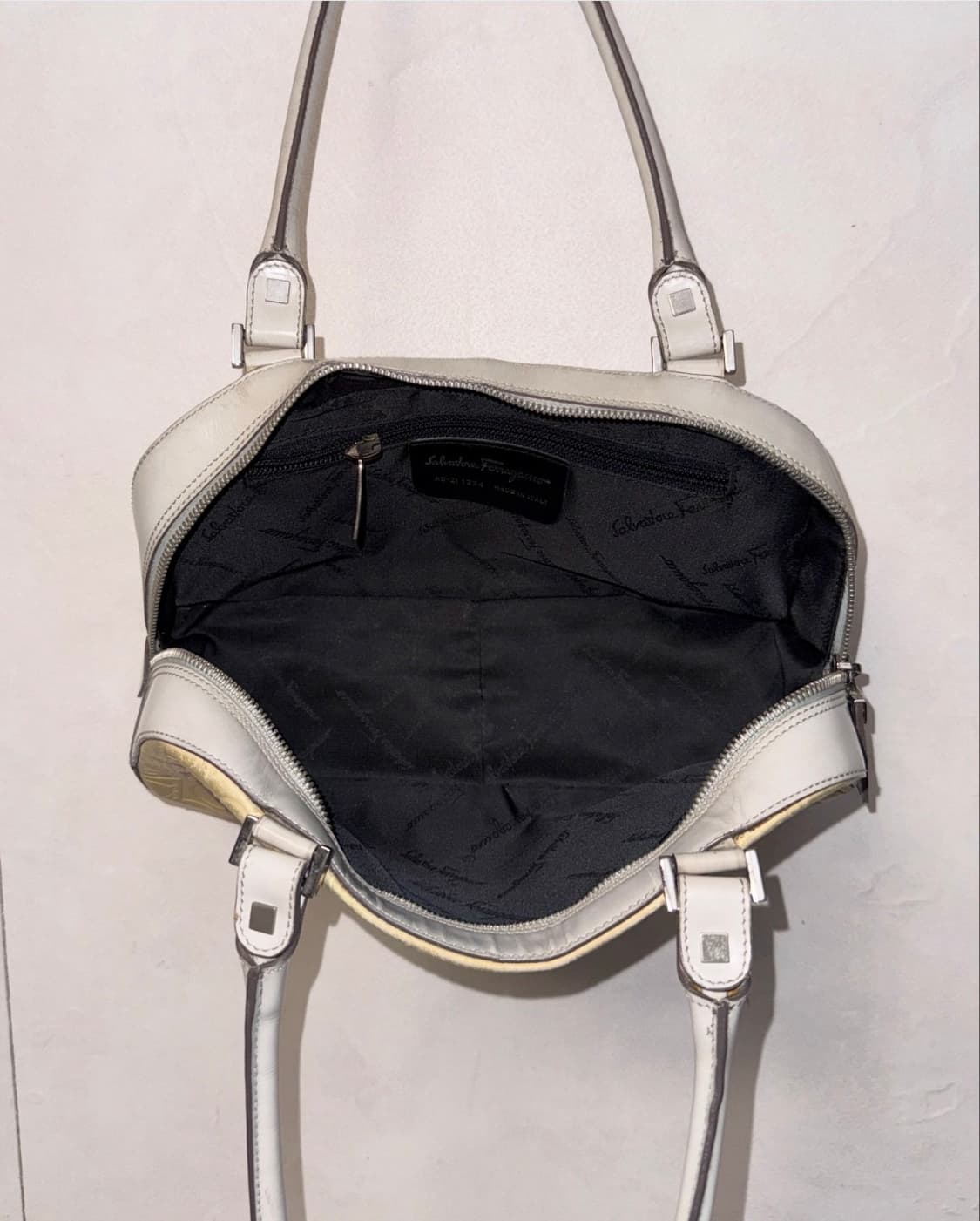 Salvatore Ferragamo ivory shoulder bag 상품이미지7