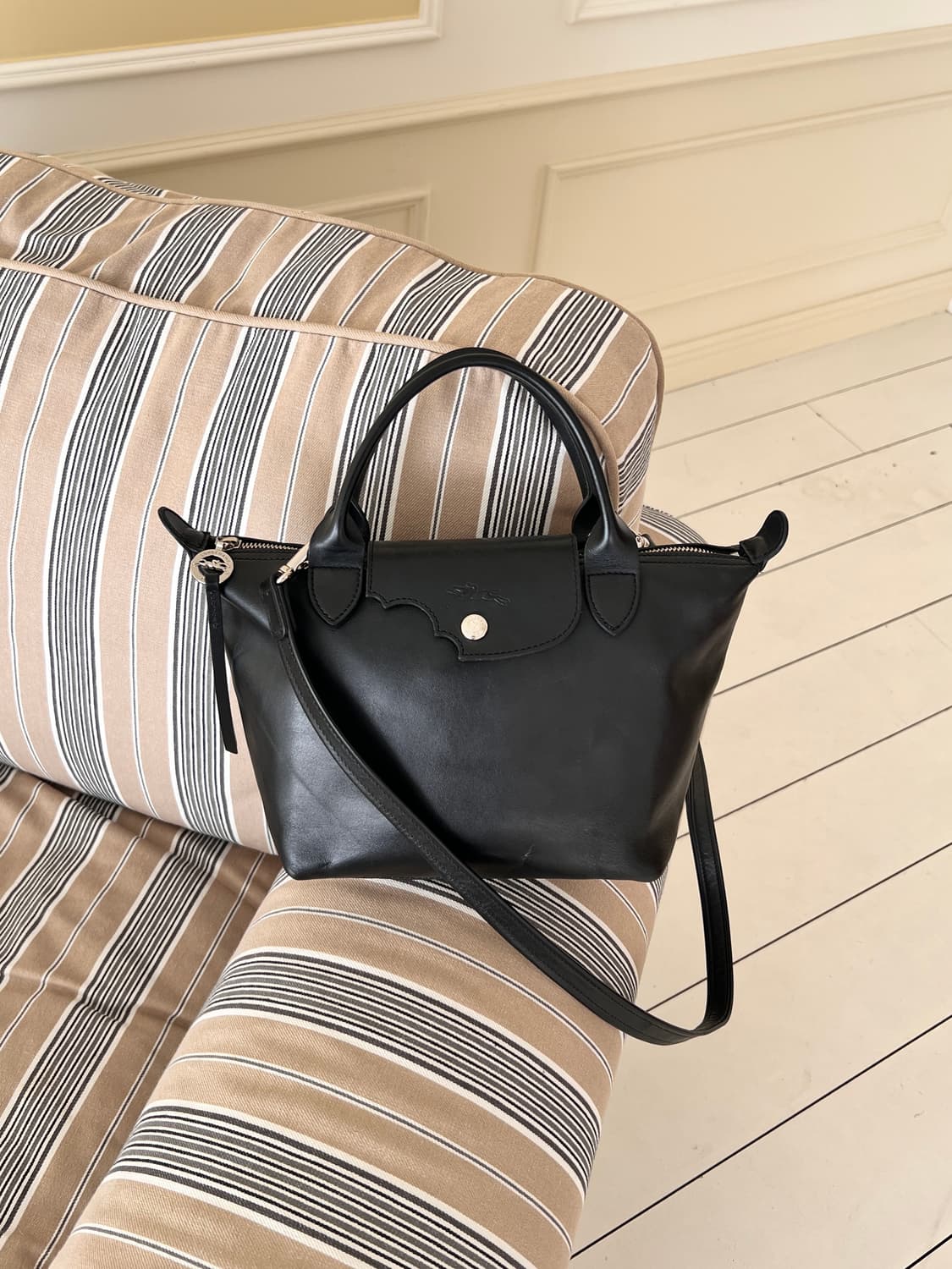 롱샴 르 플리아쥬 블랙 레더 크로스백 상품이미지1