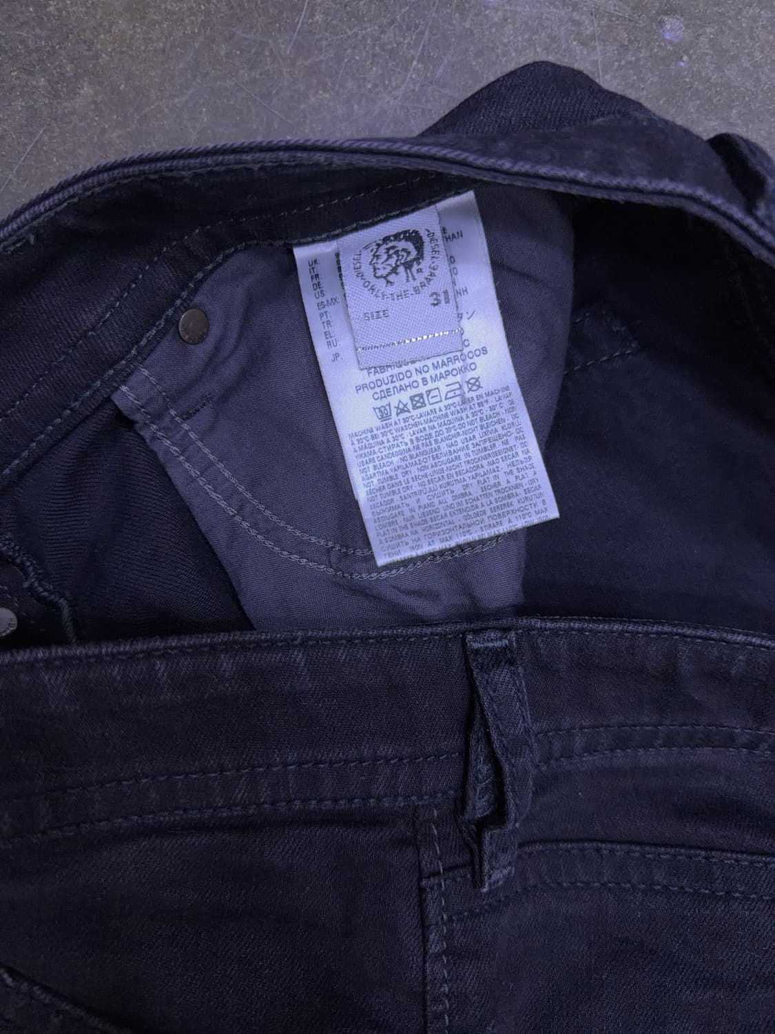 디젤 부스터 레귤러 슬림 테이퍼드핏 블랙진 데님팬츠 31 상품이미지9