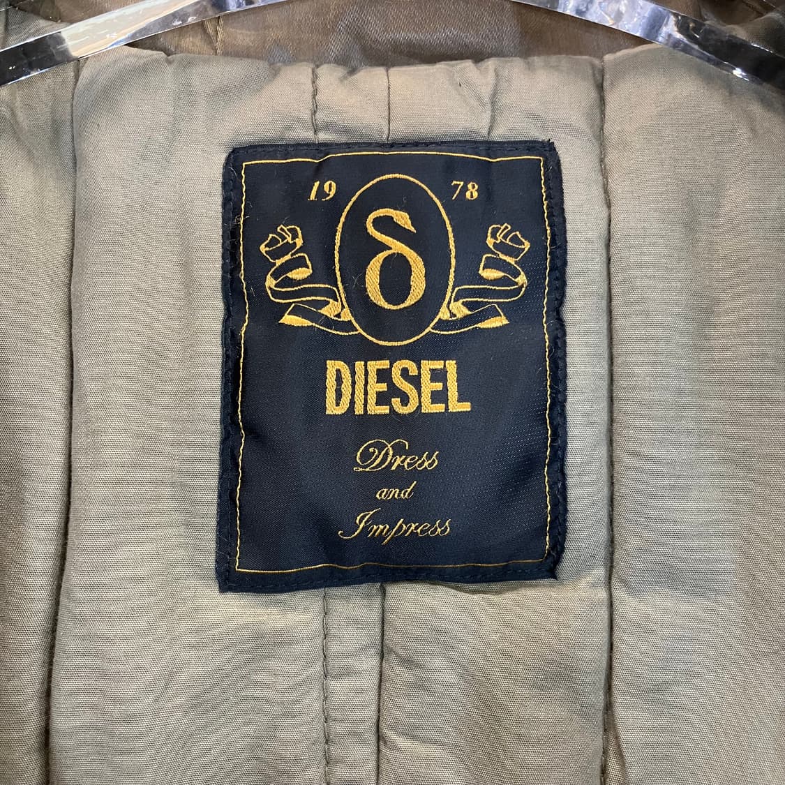 디젤 카키 퍼 후드 코팅 패딩 코트 상품이미지2