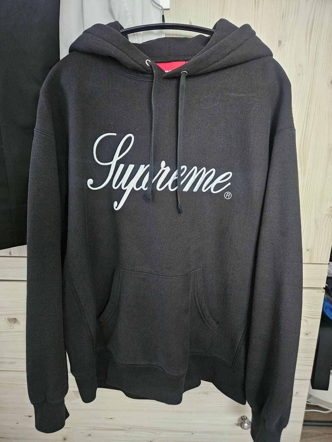 슈프림 자수 스크립트 후드 블랙 24FW 상품이미지2