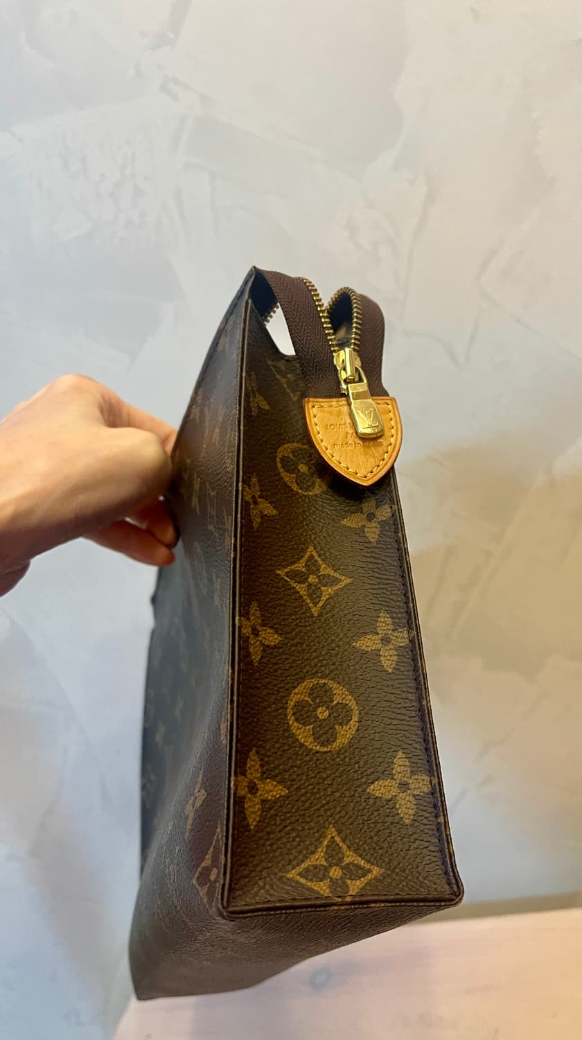 루이비통 Louis Vuitton 포쉐트 토일렛 26 모노그램 클러치 상품이미지6