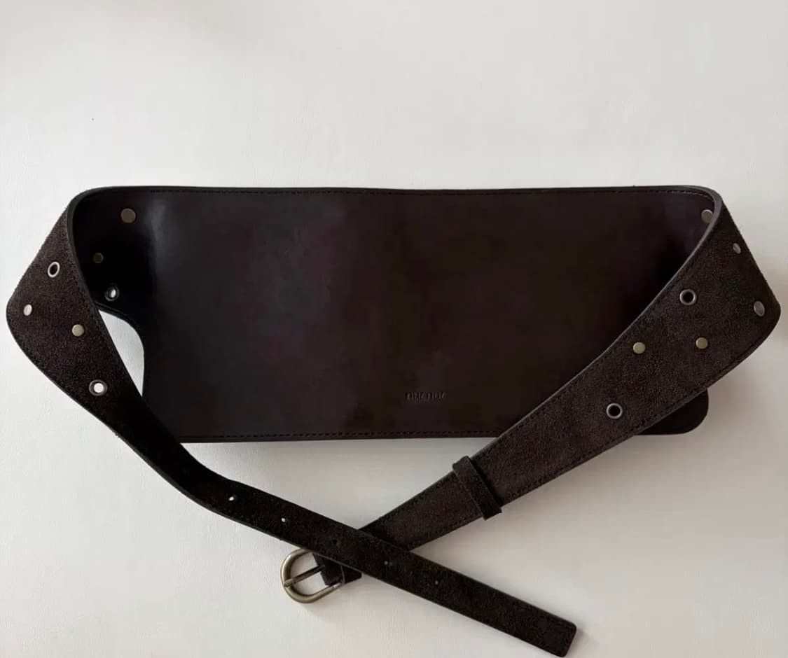 넛넛 스웨이드 스터드 포켓 벨트백 브라운 (미착용 새제품) 상품이미지7