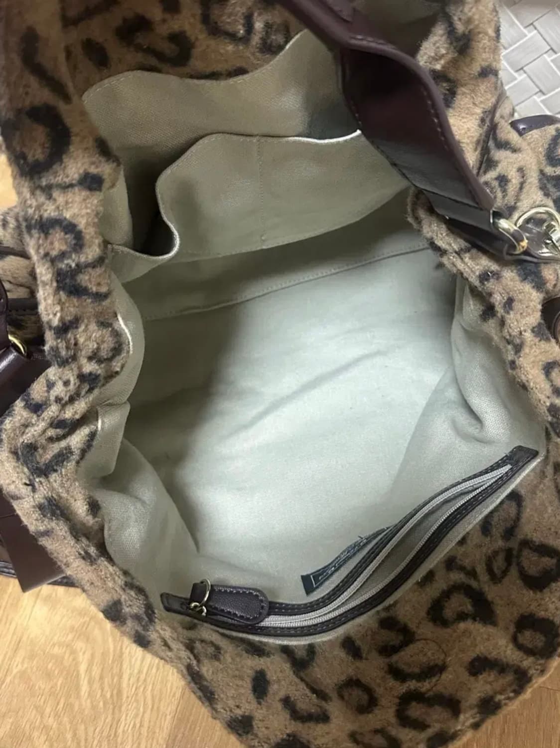 배드블루 Wool Leopard Pillow Bag 레오파드 딤섬백 상품이미지5