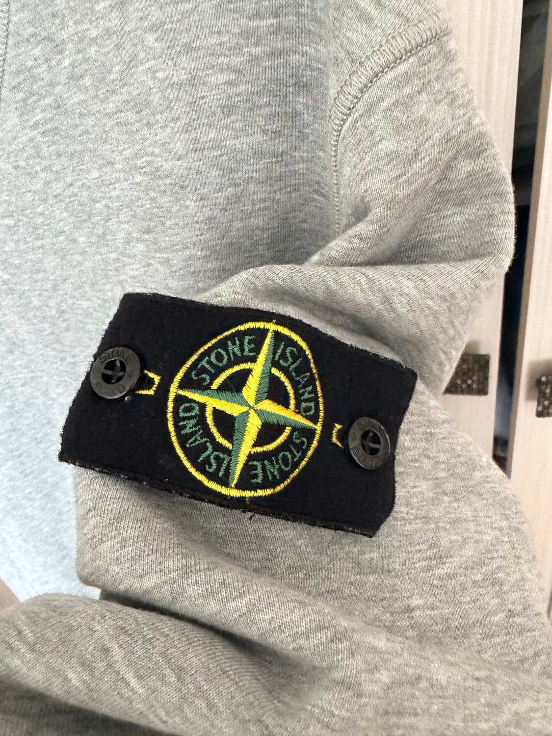 스톤 아일랜드 그레이 맨투맨 24fw  상품이미지5