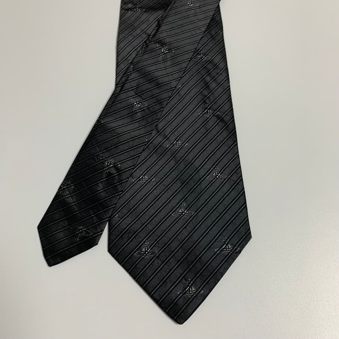 비비안웨스트우드 명품 스트라이프 모노그램 넥타이 A등급 9cm 상품이미지4