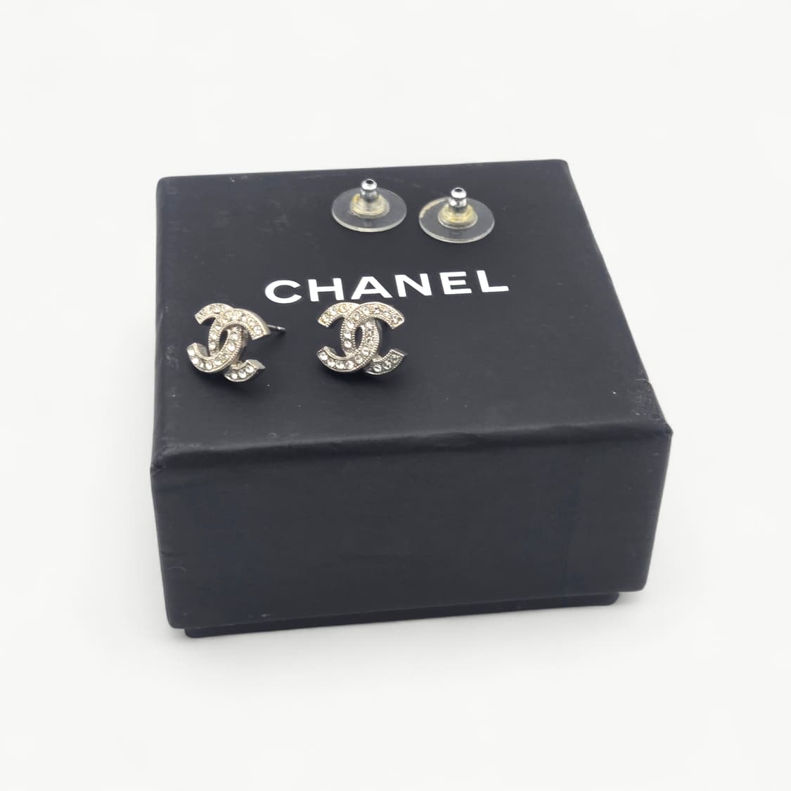 샤넬 큐빅CC로고 귀걸이 상품이미지2