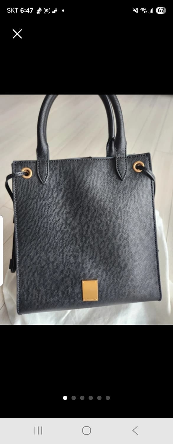 쿠론 멜리아 토트백

가방 몇번안쓴거라 상태깨끗해요
긴끈은 없어요~~
가 상품이미지1