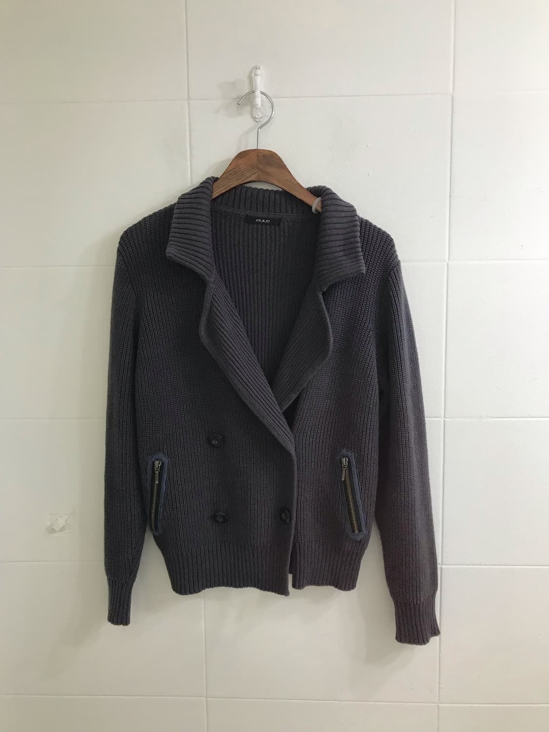 버버리 핑크 퍼프 체크 블라우스 그레이 니혼진 사와코 코디세트 상품이미지4