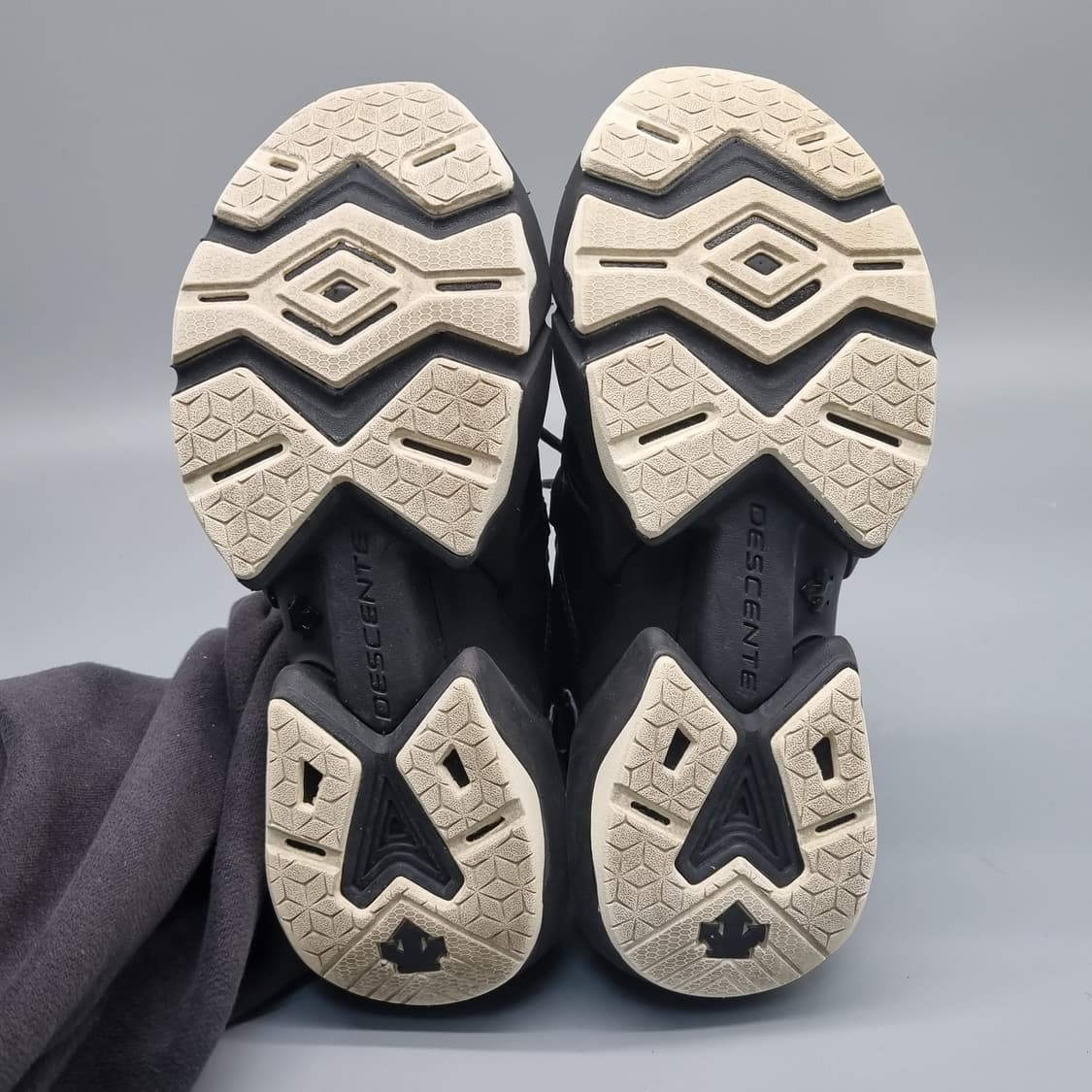 데상트 스토믹 운동화250 상품이미지3