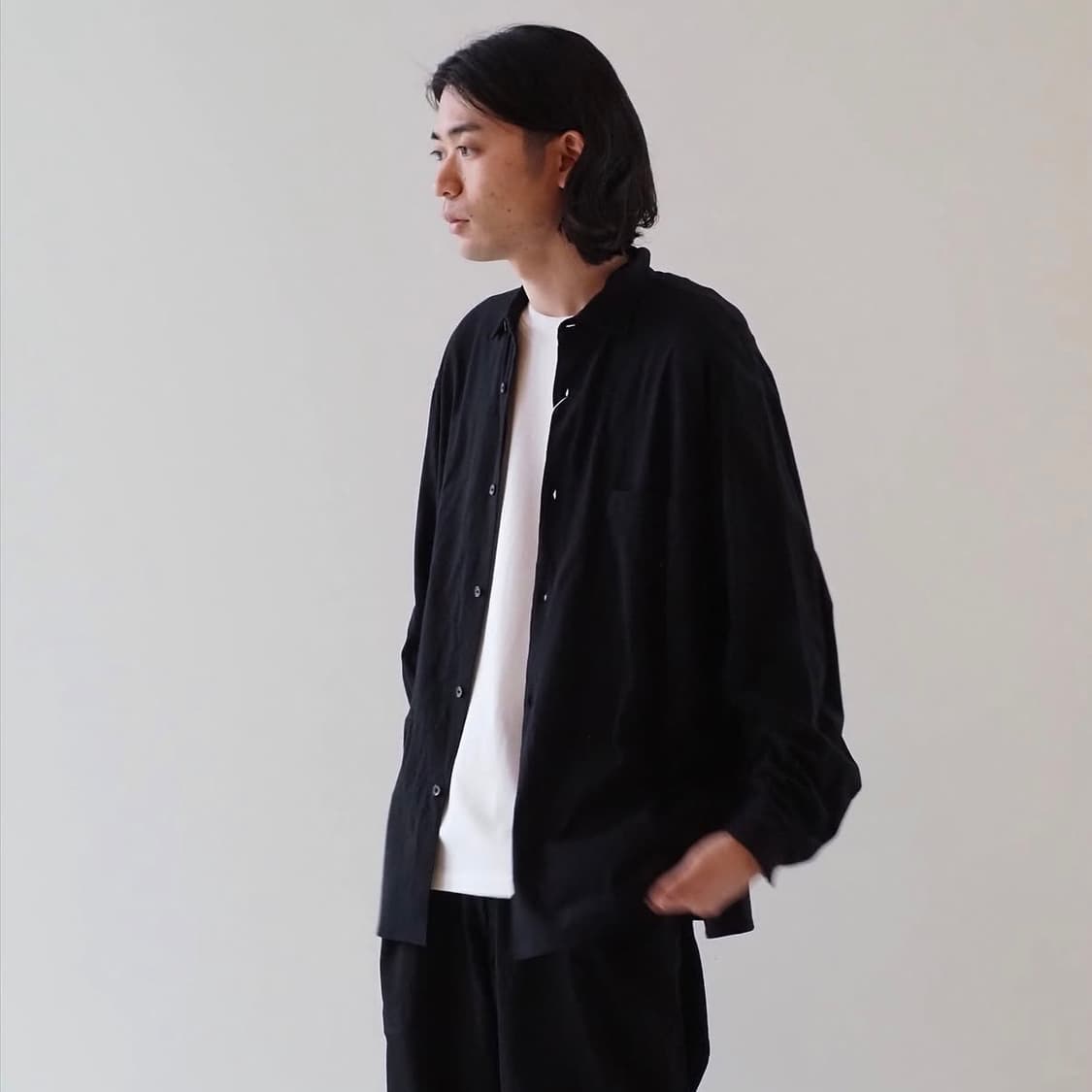 [2]코모리 25SS 블랙 코튼 저지 셔츠 상품이미지1