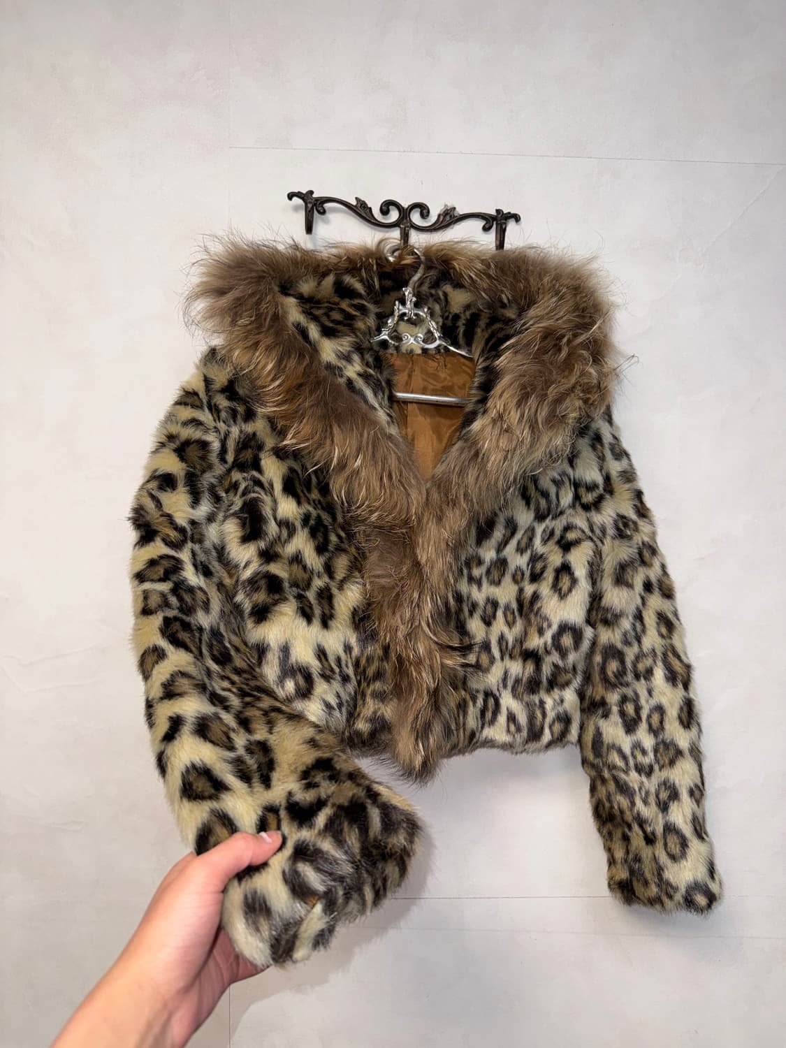 Brown faux fur leopard hood crop jacket  상품이미지4