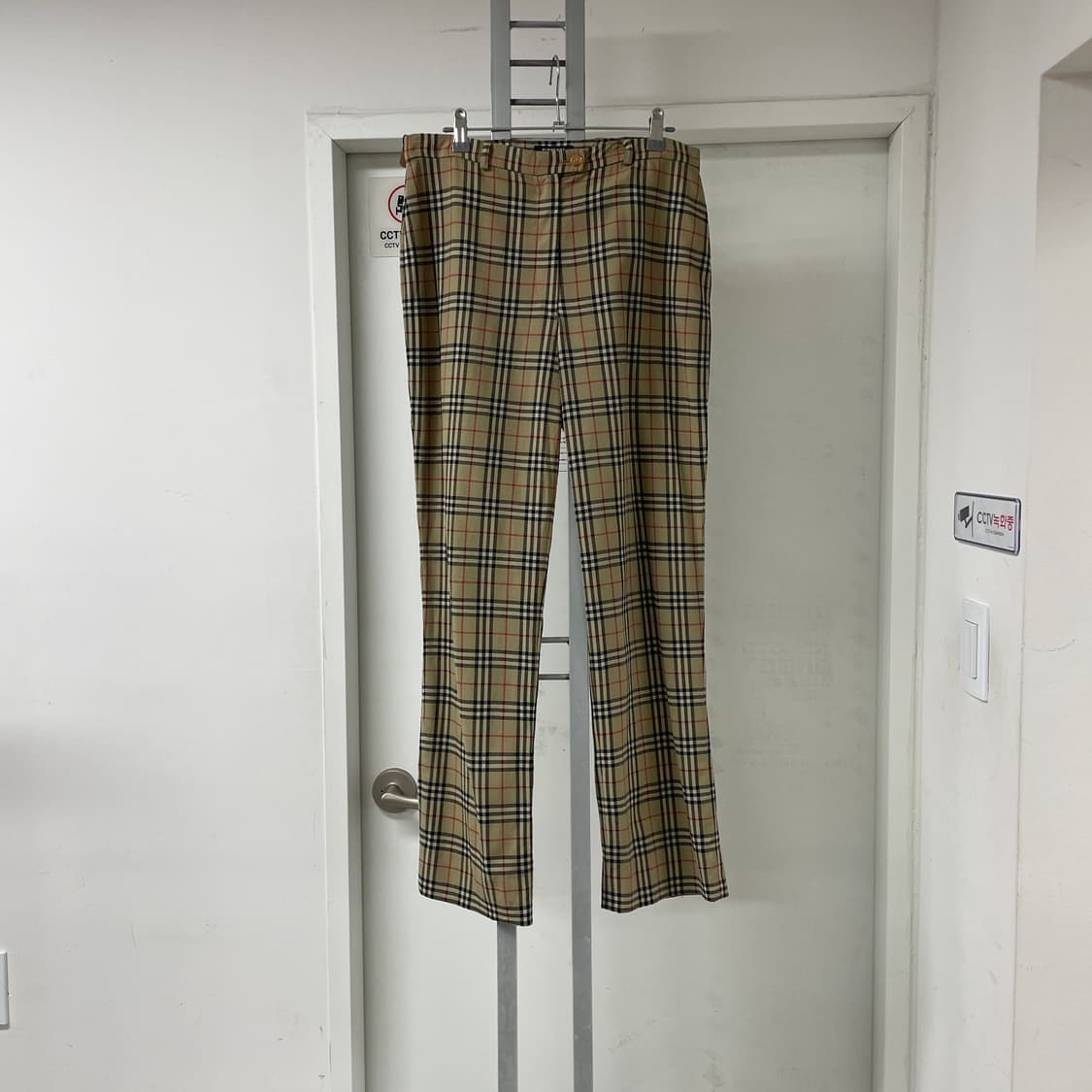 버버리 노바 베이지 팬츠 12(W) 상품이미지1