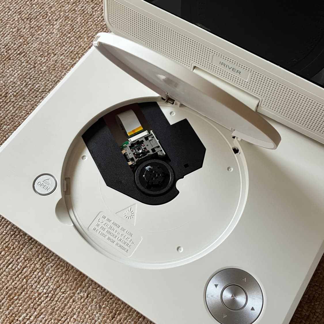 아이리버 휴대용 DVD 플레이어 IAD90BT 상품이미지3