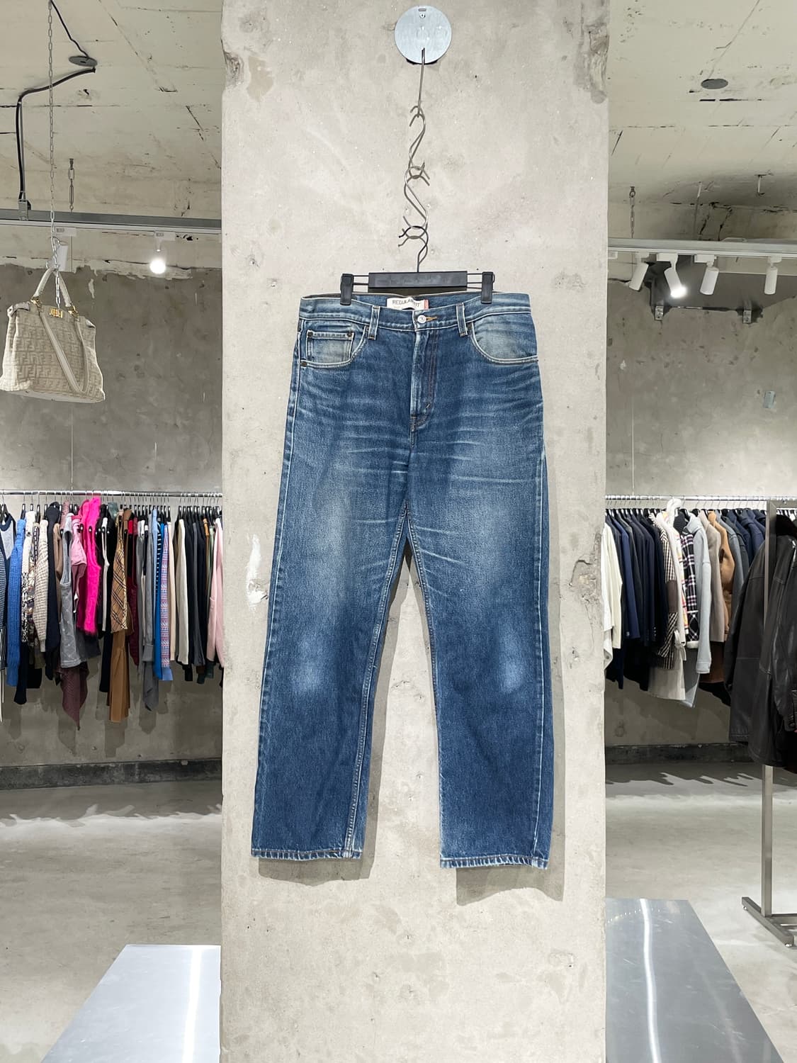 리바이스 505 중청 레귤러 핏 캣 워싱 데님 팬츠 상품이미지1