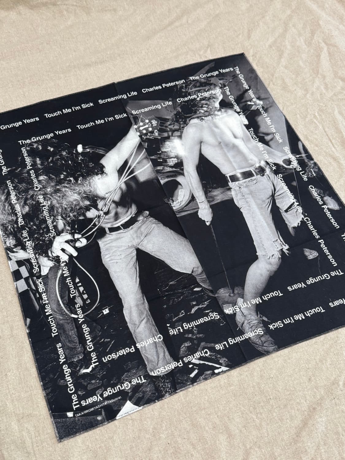 솔로이스트 Grunge Years 커트코베인 반다나 상품이미지1