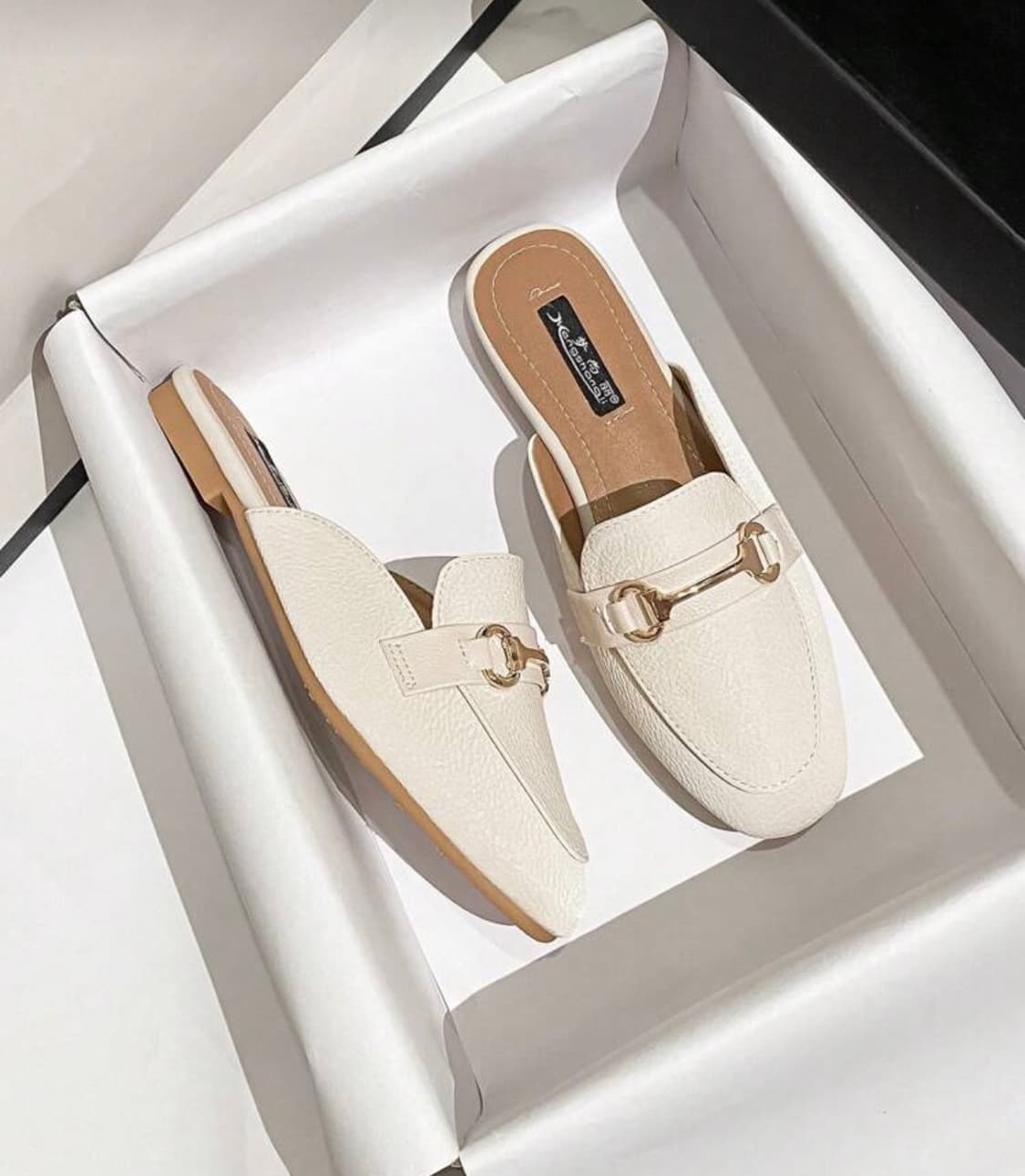 새상품 아이보리 블로퍼 스타일 뮬 슬리퍼 235 상품이미지1