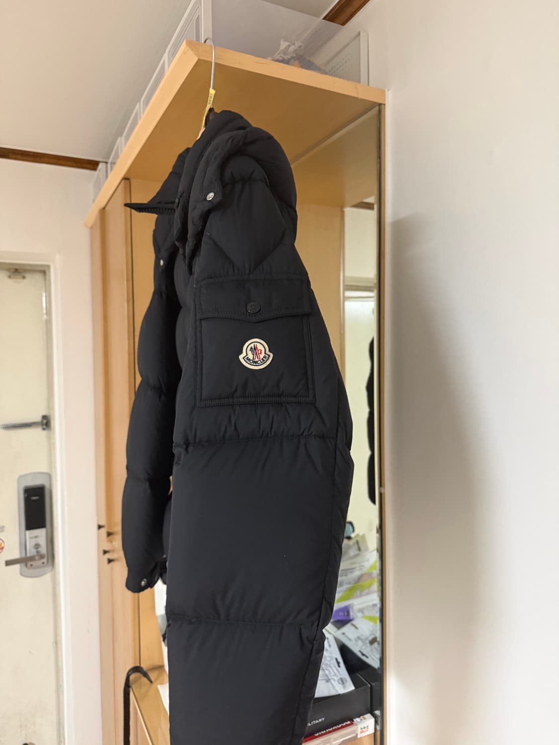 몽클레어 마야 70(베제르) 후드 숏 다운 자켓 블랙 5 상품이미지2