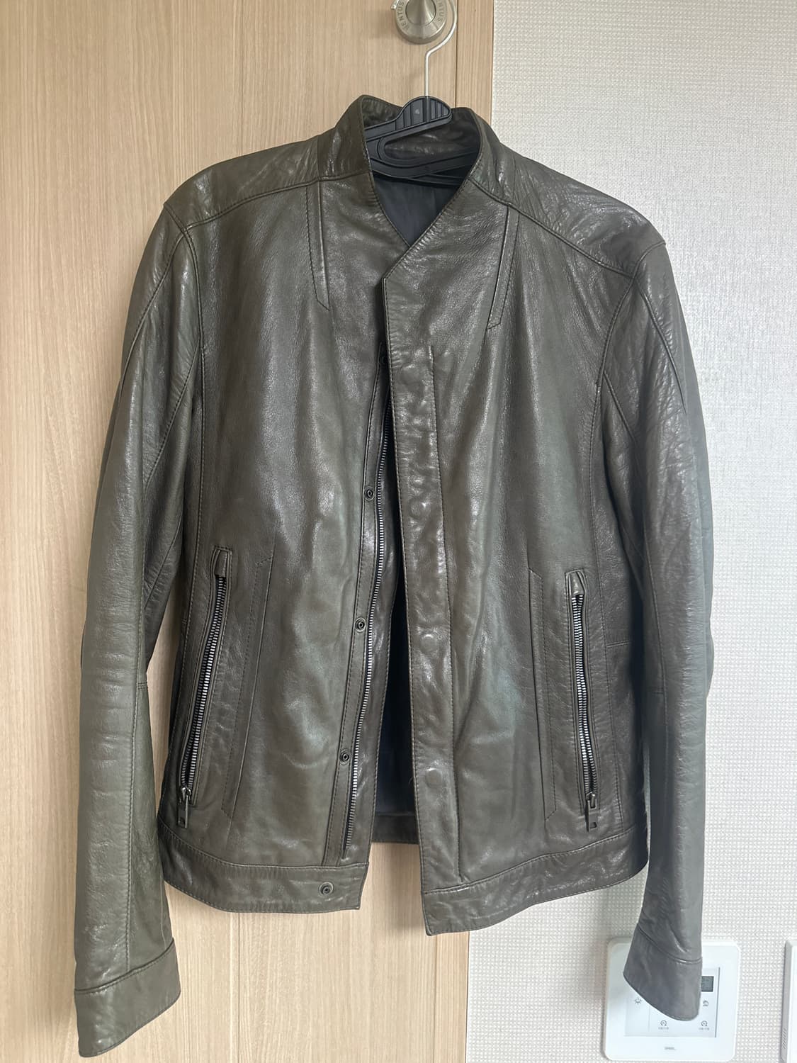 솔리드 옴므 램스킨 레더 상품이미지1