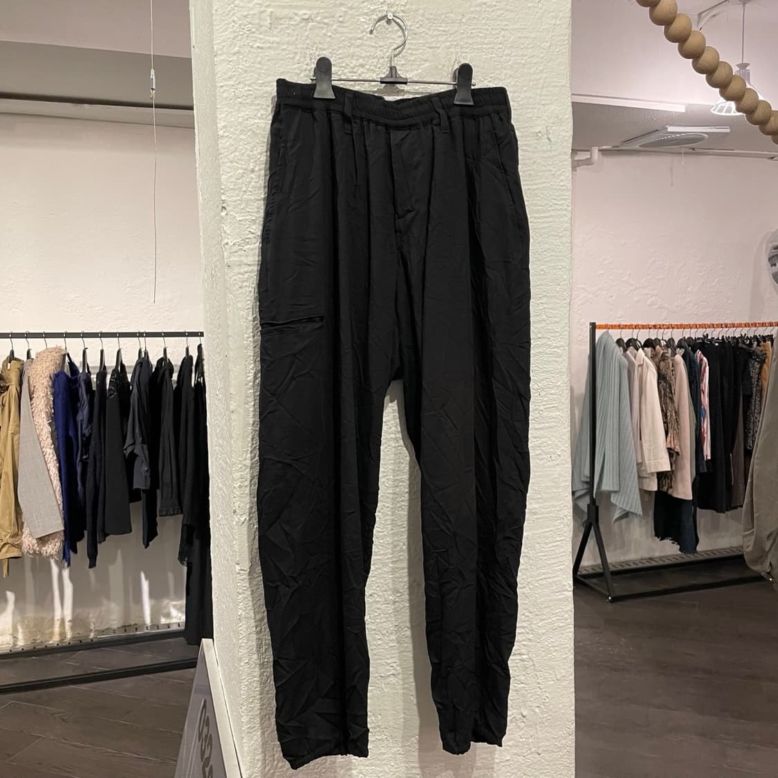 요지야마모토 뿌르옴므 주름가공 조거팬츠 상품이미지1