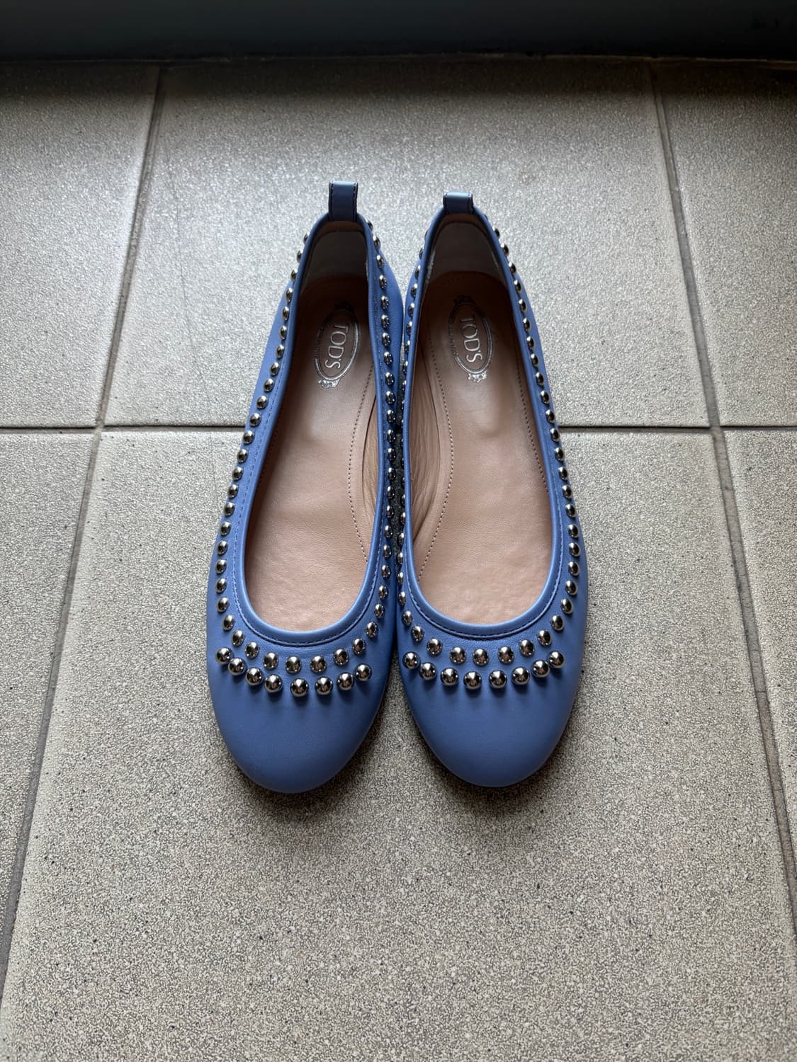 Tods 토즈 스터드 플랫슈즈 상품이미지1