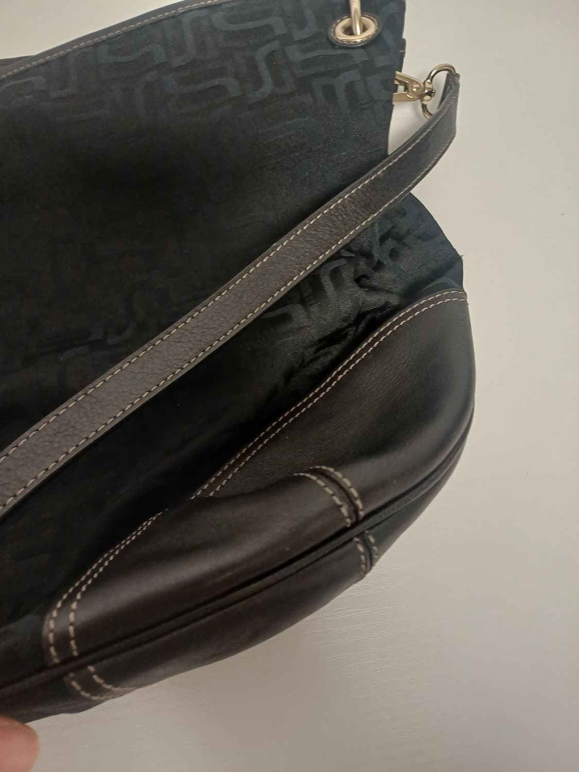 DAKS 닥스 클래식 DD로고 자카드 호보백 (DC2H 0F953)  상품이미지4