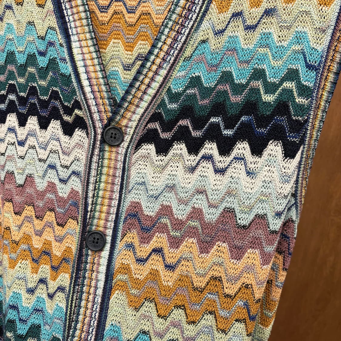 미쏘니 스포츠 민소매 조끼 무지개 물결 무늬 디테일 레귤러핏 레인보우 상품이미지6