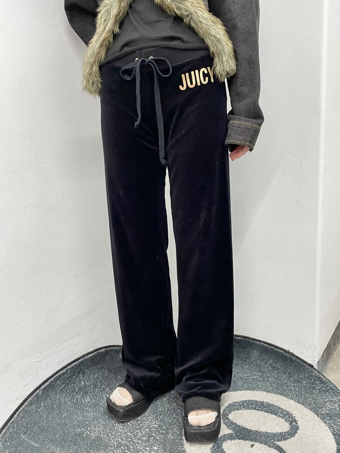 쥬시꾸뛰르 블랙 로고 벨로아 팬츠 상품이미지2