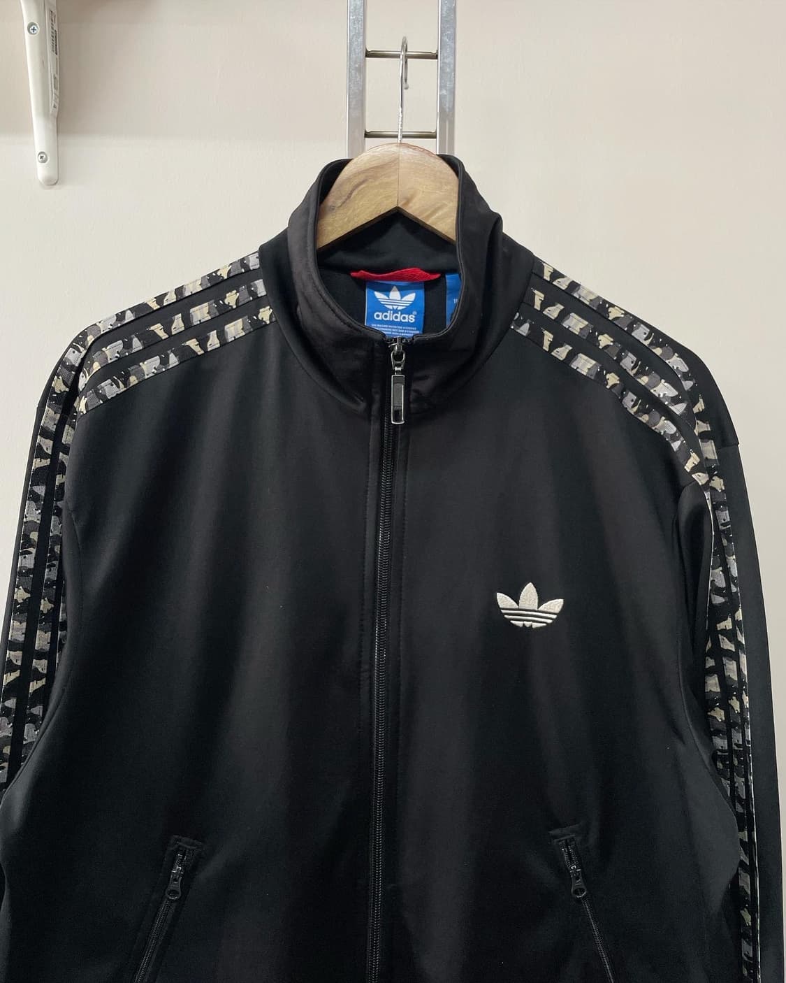 아디다스 카모플라쥬 파이어버드 트랙탑 (105) 상품이미지2