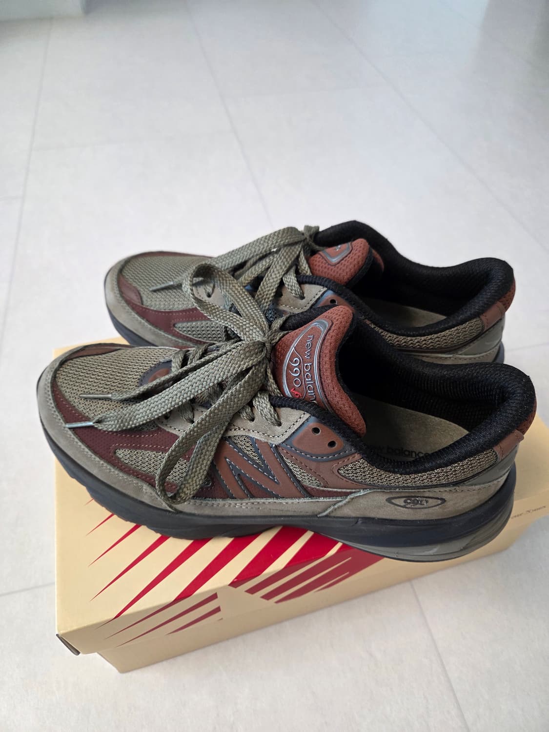 뉴발란스 990v6 다크 카모 리치 오크 상품이미지1