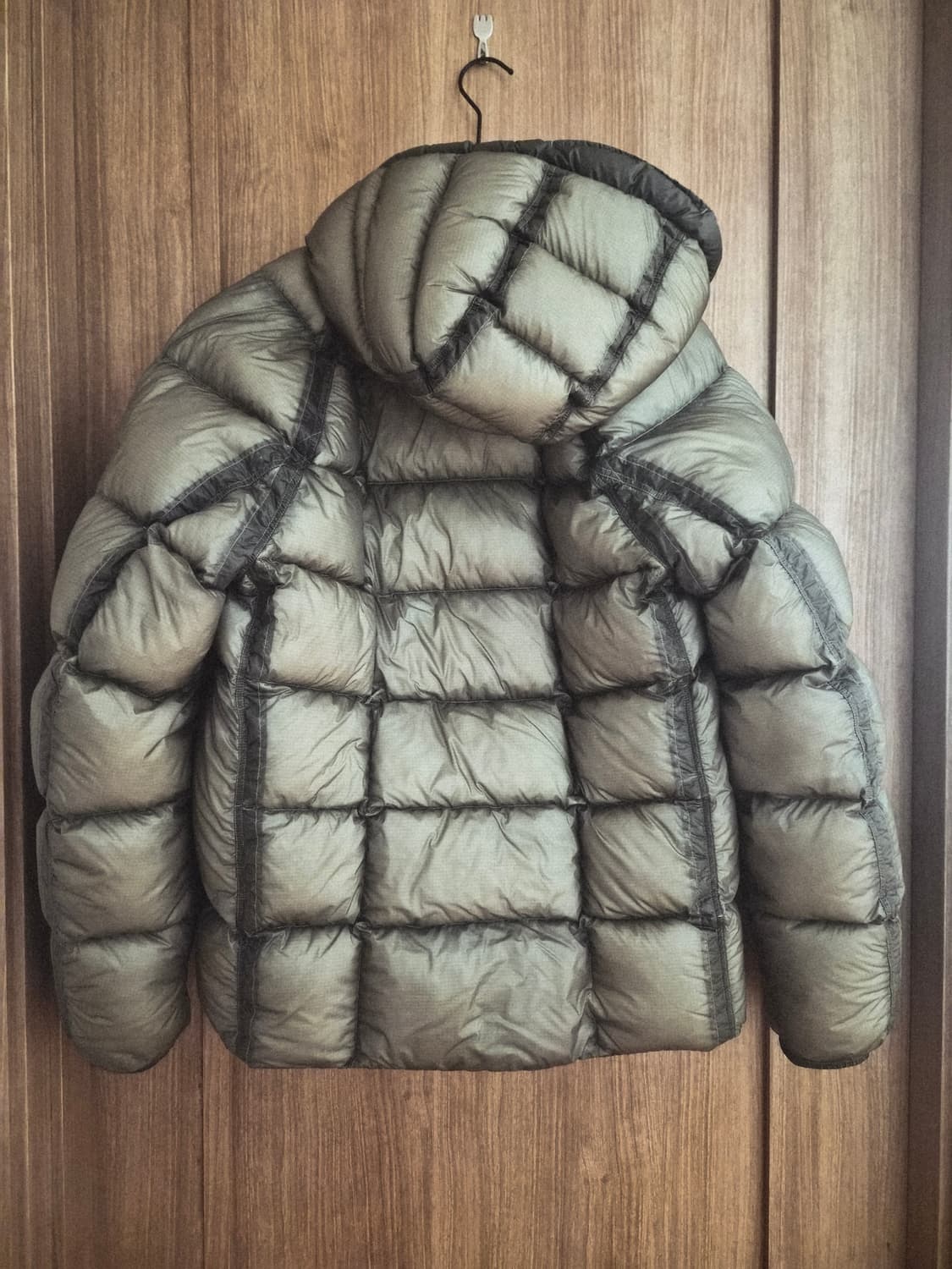 Cp컴퍼니 dd쉘 패딩 펀가이그레이L 상품이미지2