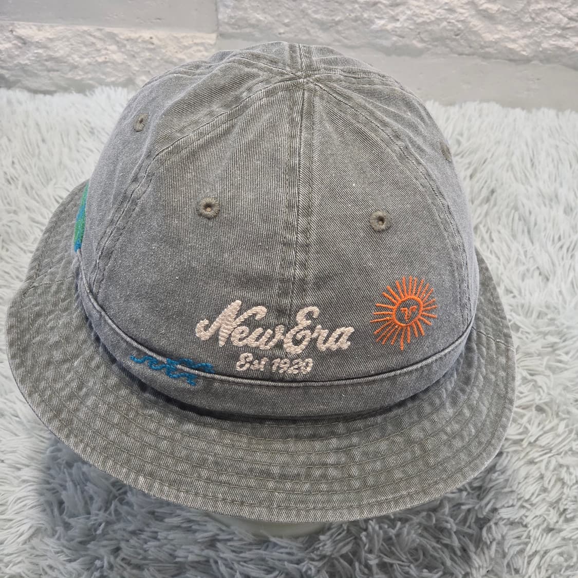 p9-1:뉴에라(New Era)버킷햇 그레이 데님 자수패치(약56-58) 상품이미지1