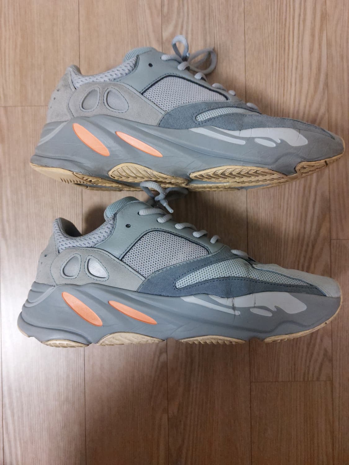 아디다스 이지 부스트 700 이너시아 상품이미지4